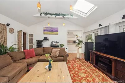 346 Ridgefield Road, Hauppauge, NY 11788 - Photo 29