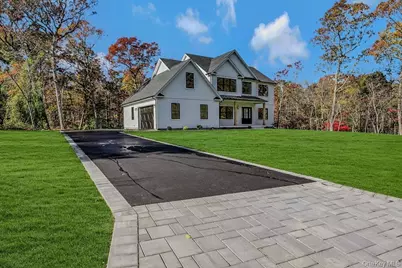20 Bunker Lane, Middle Island, NY 11953 - Photo 5