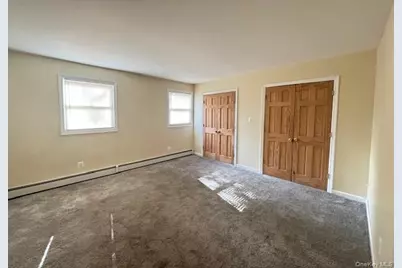 112 W Scudder Avenue, Copiague, NY 11726 - Photo 15