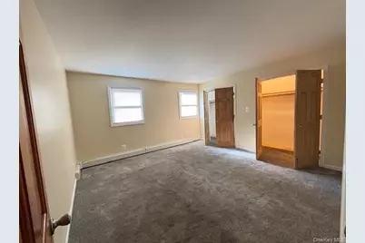 112 W Scudder Avenue, Copiague, NY 11726 - Photo 11