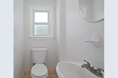 25 Oxford Drive, Freeport, NY 11520 - Photo 33