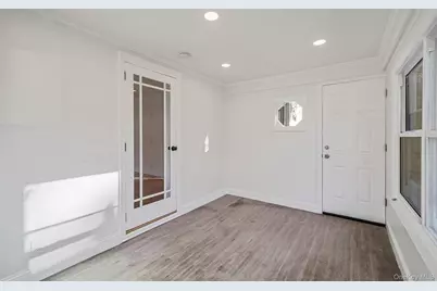 25 Oxford Drive, Freeport, NY 11520 - Photo 21