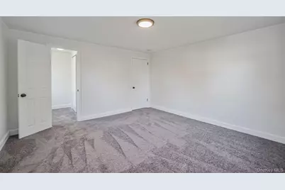 25 Oxford Drive, Freeport, NY 11520 - Photo 31