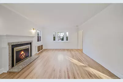 25 Oxford Drive, Freeport, NY 11520 - Photo 11