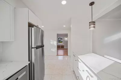 25 Oxford Drive, Freeport, NY 11520 - Photo 17