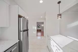 25 Oxford Dr, Freeport, NY 11520 - Photo 17