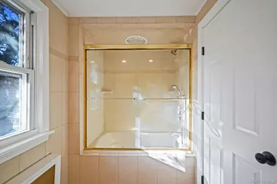 25 Oxford Drive, Freeport, NY 11520 - Photo 27