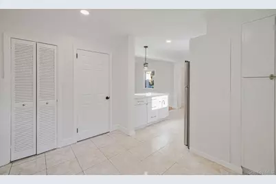 25 Oxford Drive, Freeport, NY 11520 - Photo 19