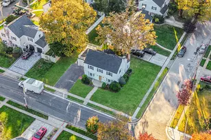 25 Oxford Dr, Freeport, NY 11520 - Photo 5