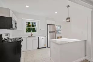 25 Oxford Dr, Freeport, NY 11520 - Photo 15