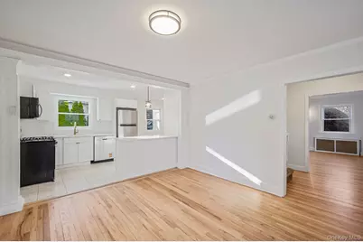 25 Oxford Drive, Freeport, NY 11520 - Photo 13