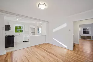 25 Oxford Dr, Freeport, NY 11520 - Photo 13