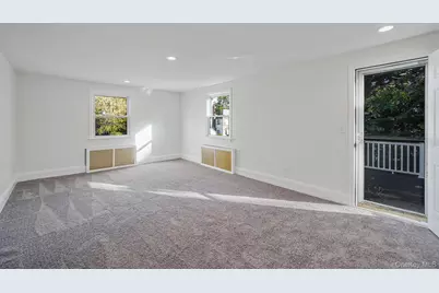 25 Oxford Drive, Freeport, NY 11520 - Photo 23