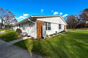 169 Ventry Ct, Ridge, NY 11961 - Photo 3