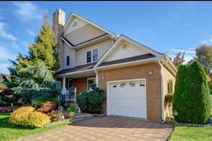 807 Cypress Dr, Franklin Square, NY 11010 - Photo 3