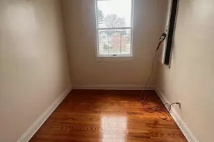 240 Oakley Ave, Hempstead, NY 11003 - Photo 5