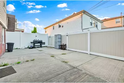 9519 160th Avenue, Howard Beach, NY 11414 - Photo 25