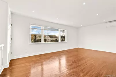 9519 160th Avenue, Howard Beach, NY 11414 - Photo 5