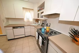 71-12 71st Pl, Glendale, NY 11385 - Photo 7