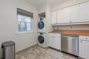 655 Middle Country Rd, Coram, NY 11727 - Photo 9