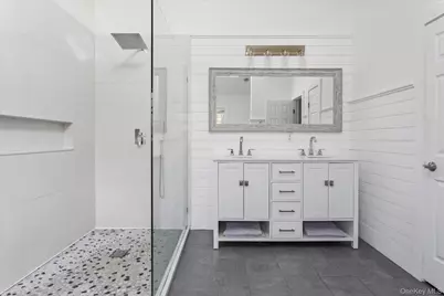 39 E Culver Lane, East Moriches, NY 11940 - Photo 17