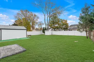 13 Garden Blvd, Hicksville, NY 11801 - Photo 27