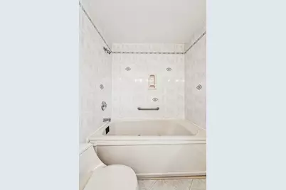 9 Princeton Drive, Plainview, NY 11803 - Photo 25