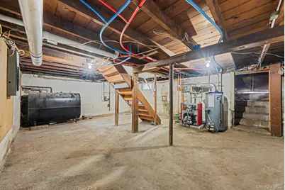 1911 Carroll Avenue, Merrick, NY 11566 - Photo 31