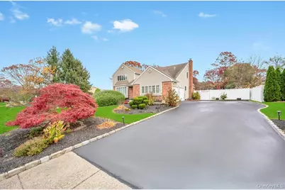 9 Kimberly Avenue Avenue, Farmingville, NY 11738 - Photo 3