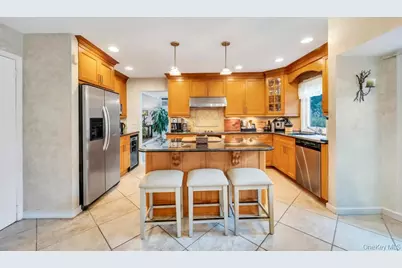 9 Kimberly Avenue Avenue, Farmingville, NY 11738 - Photo 15