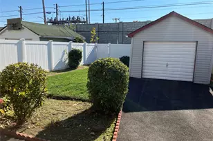 24302 Superior, Floral Park, NY 11001 - Photo 17