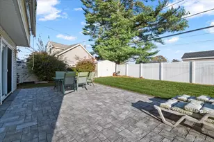 126 Swan Ln, Levittown, NY 11756 - Photo 23