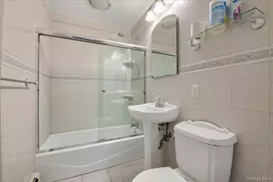 126 Swan Ln, Levittown, NY 11756 - Photo 5