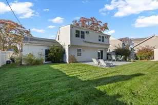 126 Swan Ln, Levittown, NY 11756 - Photo 21