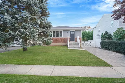 116 Parkhill Avenue, Massapequa, NY 11758 - Photo 3