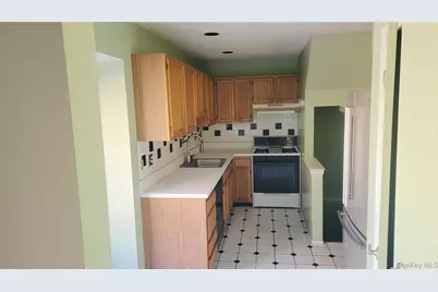 35 Gibbs Road #22, Coram, NY 11727 - Photo 9