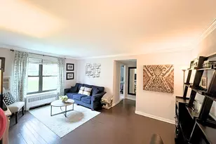 5 Terrace Cir, Great Neck, NY 11021 - Photo 3