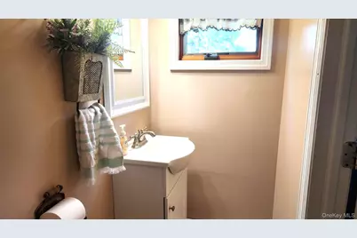 439 Southport Street, Ronkonkoma, NY 11779 - Photo 9