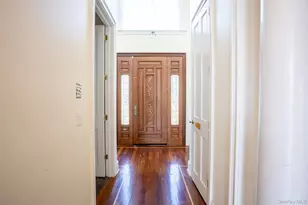 4 Sutton Pl, Massapequa, NY 11758 - Photo 7