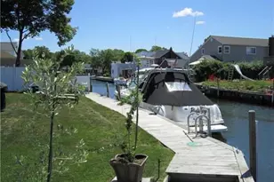 4 Sutton Pl, Massapequa, NY 11758 - Photo 19