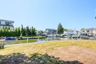 4 Sutton Pl, Massapequa, NY 11758 - Photo 3