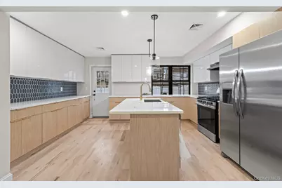 8060 164th Street, Hillcrest (Queens), NY 11432 - Photo 3