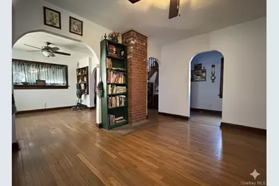 42 Chestnut Street, Glen Cove, NY 11542 - Photo 5