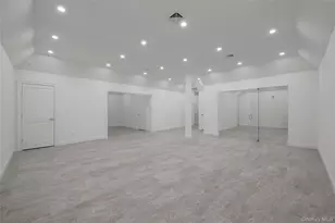 88 Plandome Ct, Manhasset, NY 11030 - Photo 33