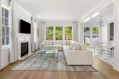 88 Plandome Court, Manhasset, NY 11030 - Photo 9