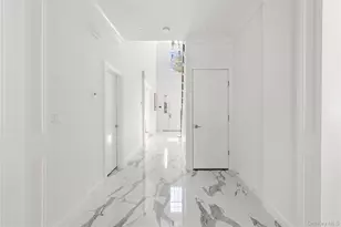 88 Plandome Ct, Manhasset, NY 11030 - Photo 21