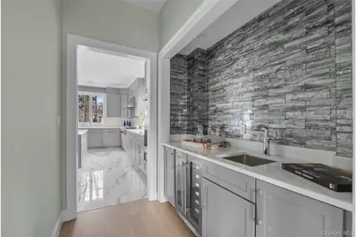 88 Plandome Court, Manhasset, NY 11030 - Photo 19