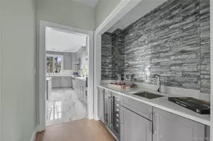 88 Plandome Ct, Manhasset, NY 11030 - Photo 19