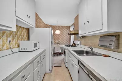 517 Riverdale Avenue #4A, Yonkers, NY 10705 - Photo 13