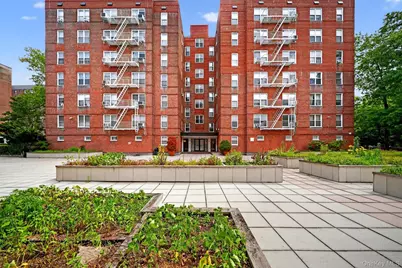 517 Riverdale Avenue #4A, Yonkers, NY 10705 - Photo 1